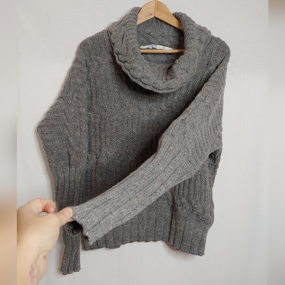 Athleta Chunky Cable Knit Wool‎ Cashmere Long Sleeve Cowl Neck Sweater Medium M - Picture 5 of 9